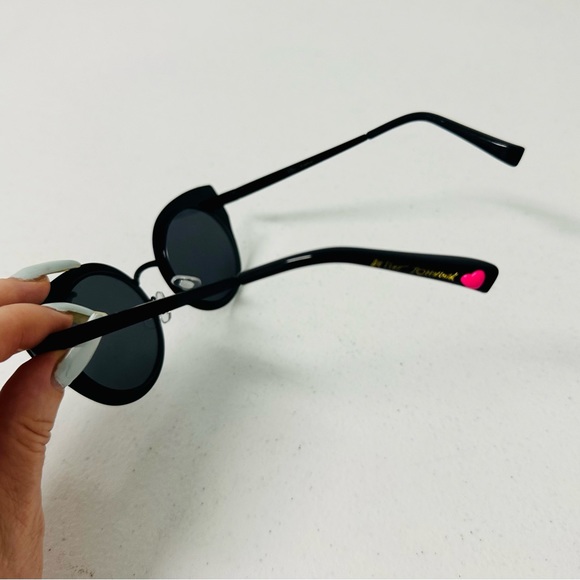Clearance! Betsy Johnson sunglasses. Could be one of a kind. Twist on black. - Picture 4 of 5
